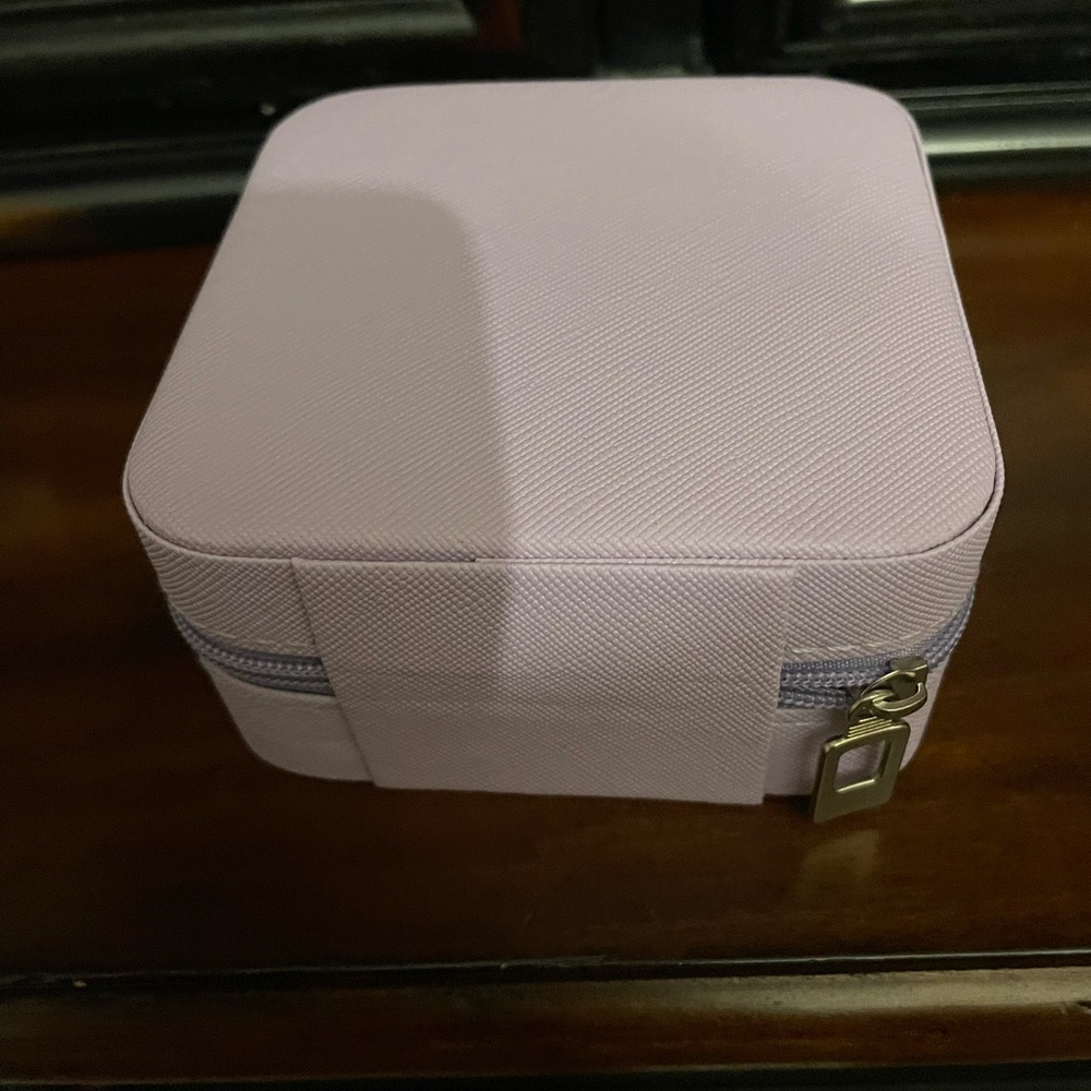 Compact Lavender Travel Jewelry Case nwot 4” x 4” - Picture 4 of 5